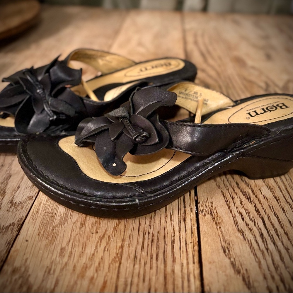 BORN leather sandals with flower shaped design. Size 6